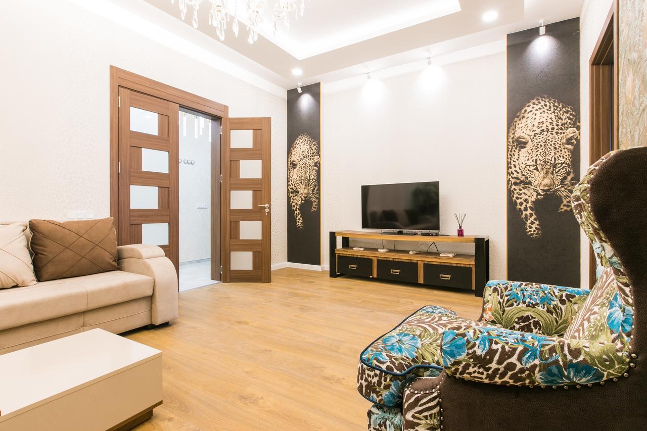 Sweet Home 6 VIP Rustaveli Avenue Tbilisi Buitenkant foto