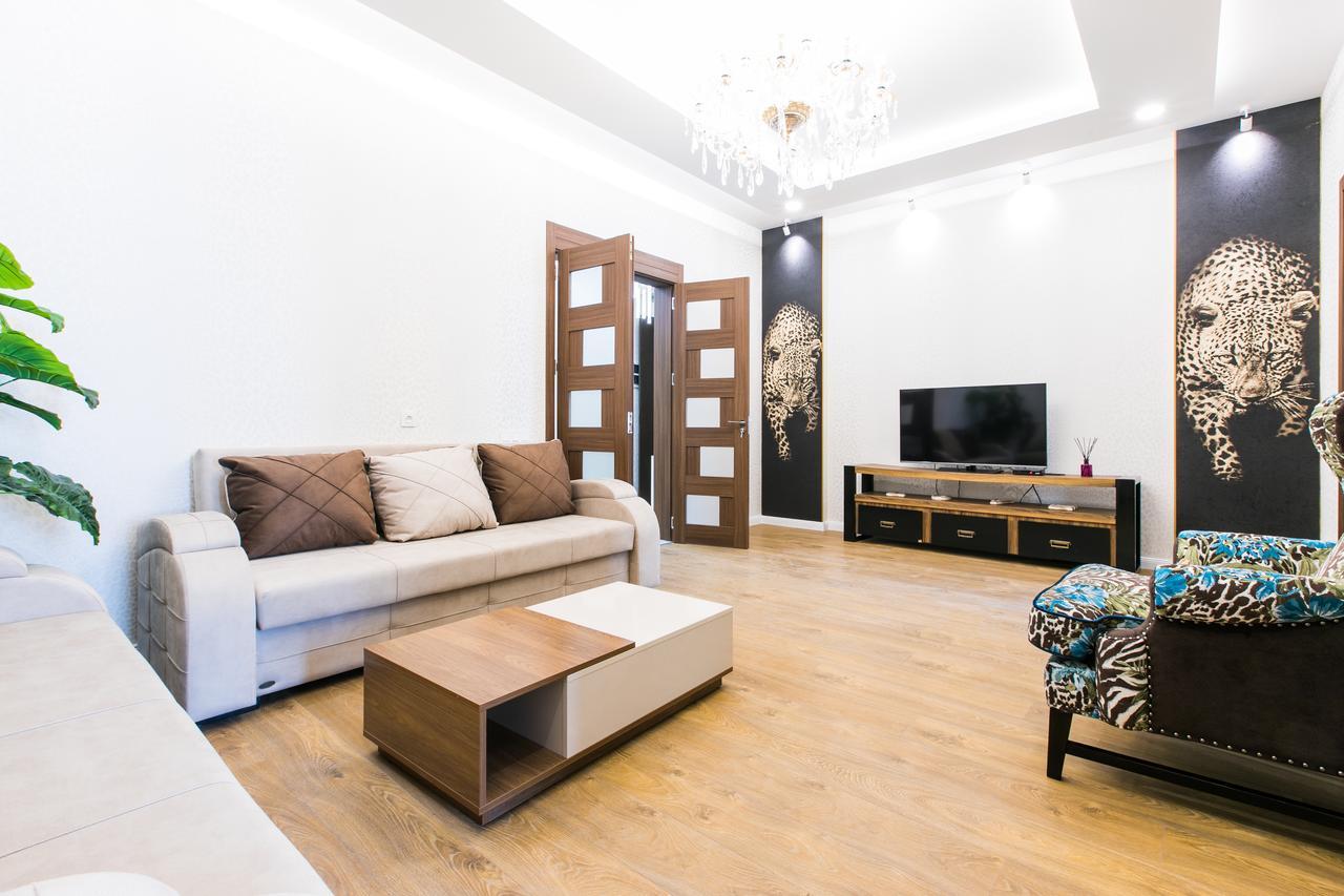 Sweet Home 6 VIP Rustaveli Avenue Tbilisi Buitenkant foto
